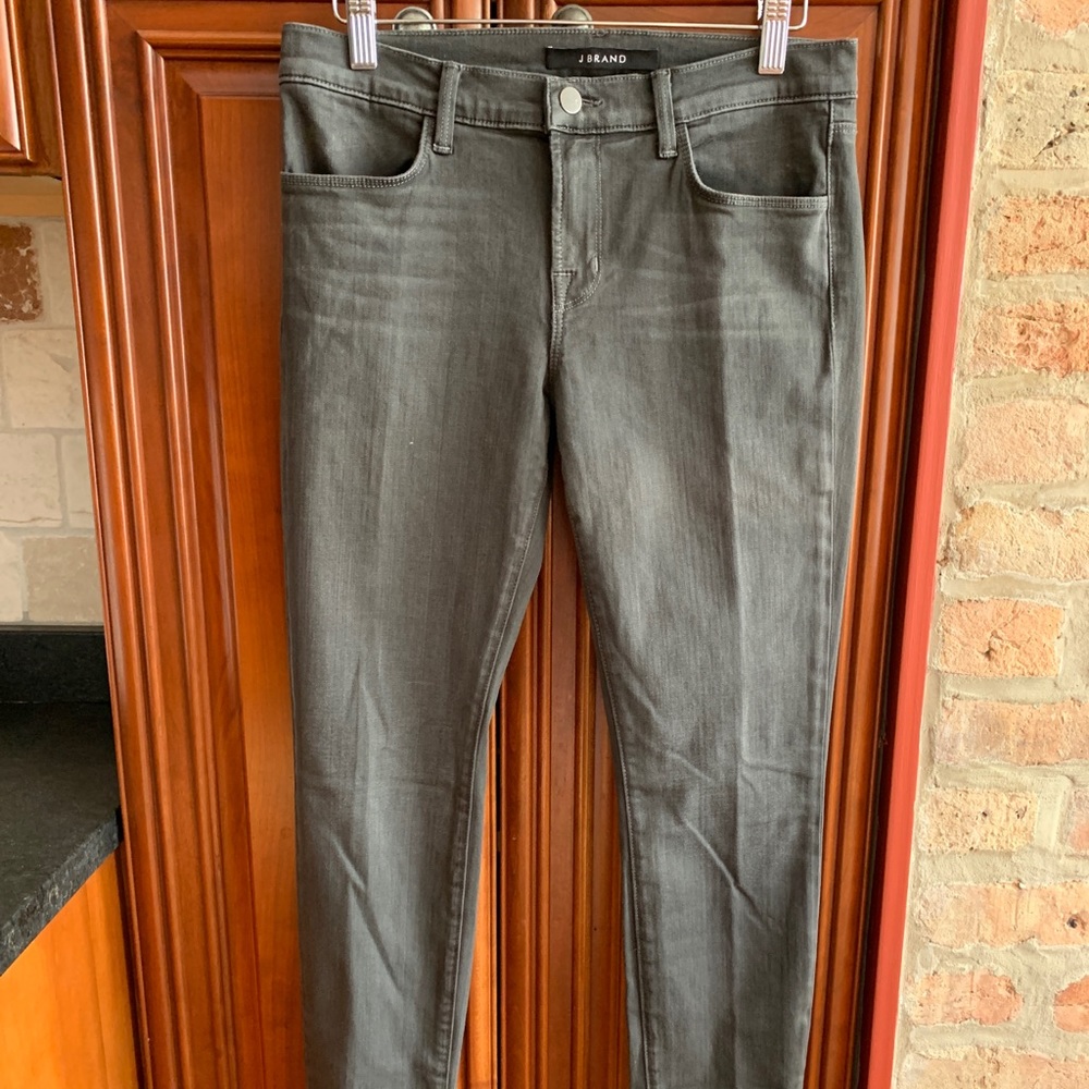 J BRAND GREY STRAIGHT LEG JEAN, WOMANS SIZE 28